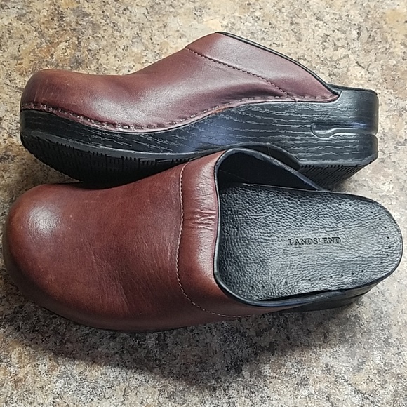 Clogs - Picture 2 of 3